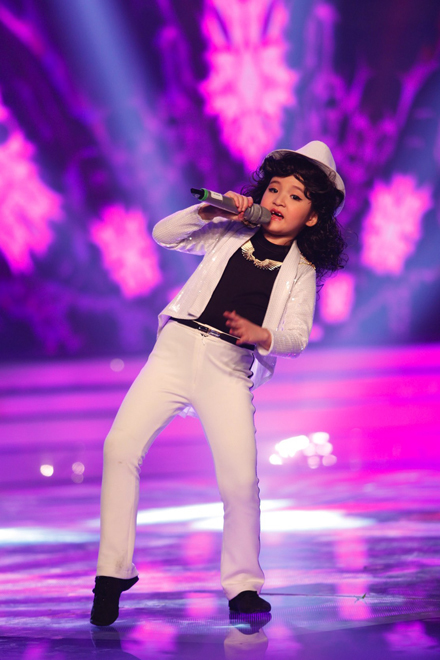 Ngô Phương Bích Ngọc “Công chúa răng sún” tỏa sáng tài năng ở Vietnam’s Got Talent 2015