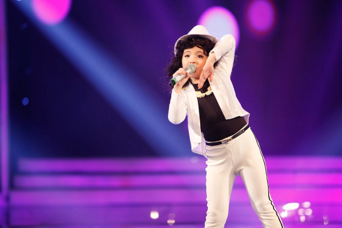 Ngô Phương Bích Ngọc “Công chúa răng sún” tỏa sáng tài năng ở Vietnam’s Got Talent 2015