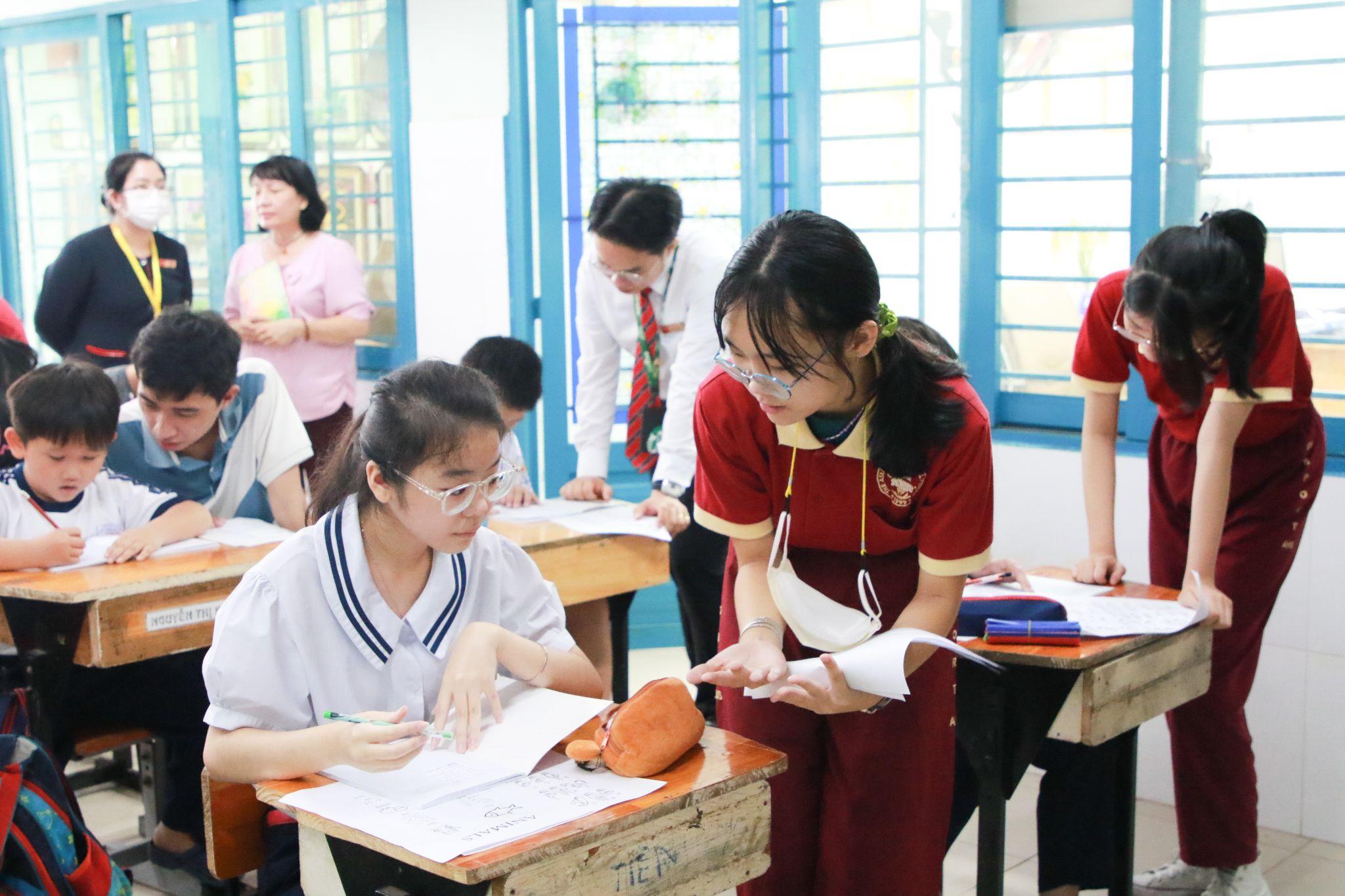 Học sinh Asian School và những chuyến xe chở yêu thương