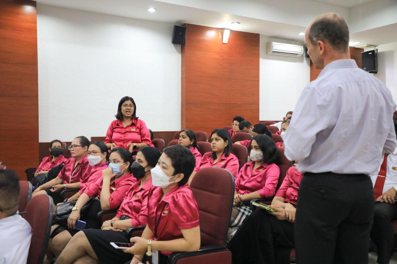 Giáo viên Asian School tập huấn cùng chuyên gia National Geographic Learning