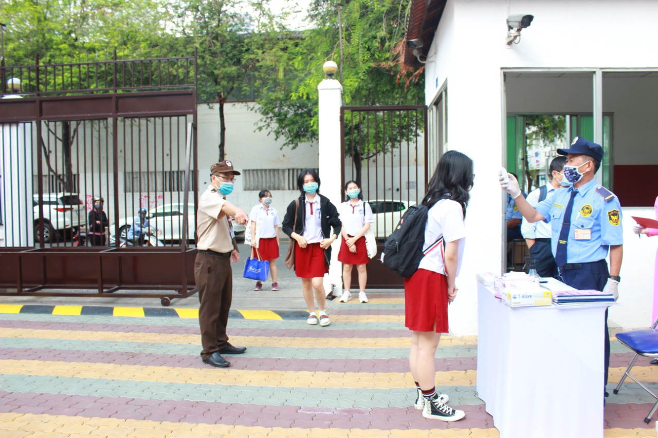 Học sinh Asian School háo hức trở lại trường sau thời gian dài nghỉ học