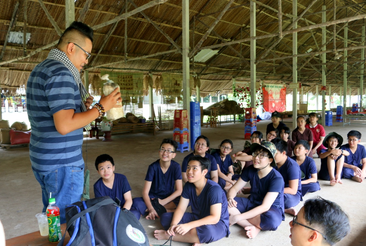 Hóa thân thành nông dân cùng các bạn nhỏ AHS