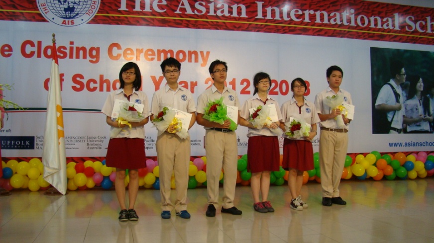 Lễ tuyên dương học sinh đạt thành tích xuất sắc năm học 2012-2013