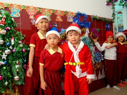Học sinh Trường Quốc tế Á Châu rộn ràng đón Giáng sinh 2013